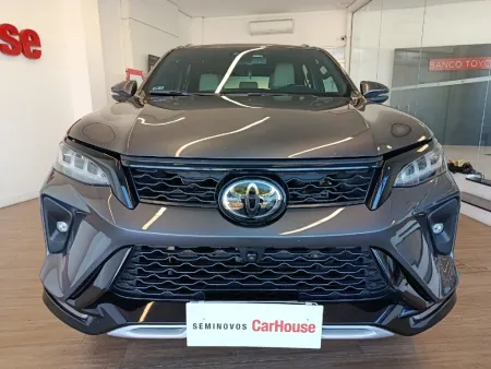 TOYOTA HILUX SW4 2.8 D-4D TURBO DIESEL DIAMOND 7L 4X4 AUTOMÁTICO