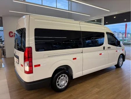 TOYOTA HIACE 2.8 D-4D TURBO DIESEL MINIBUS 15+1 DX AUTOMÁTICO