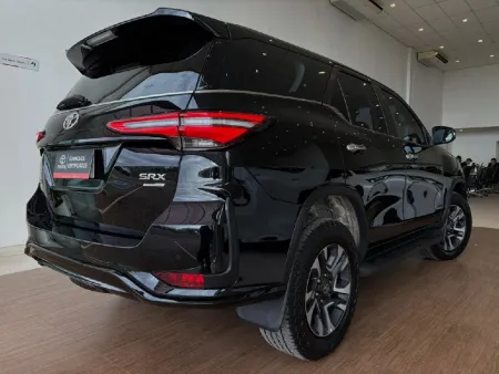 TOYOTA HILUX SW4 2.8 D-4D TURBO DIESEL SRX PLATINUM 4X4 AUTOMÁTICO