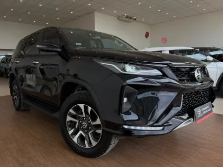 TOYOTA HILUX SW4 2.8 D-4D TURBO DIESEL SRX PLATINUM 4X4 AUTOMÁTICO