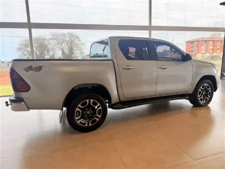 TOYOTA HILUX 2.8 D-4D TURBO DIESEL CD SRV 4X4 AUTOMÁTICO
