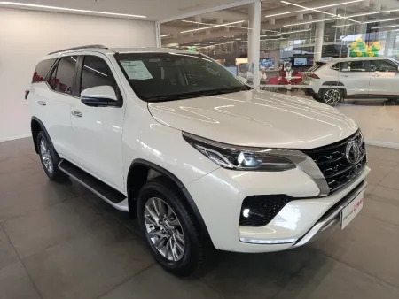 TOYOTA HILUX SW4 2.8 D-4D TURBO DIESEL SRX 4X4 AUTOMÁTICO