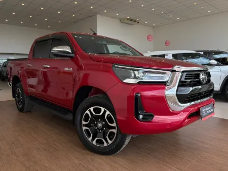 TOYOTA HILUX 2.8 D-4D TURBO DIESEL CD SRX 4X4 AUTOMÁTICO