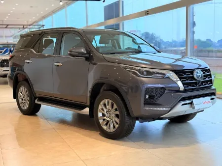 TOYOTA HILUX SW4 2.8 D-4D TURBO DIESEL SRX 7L 4X4 AUTOMÁTICO