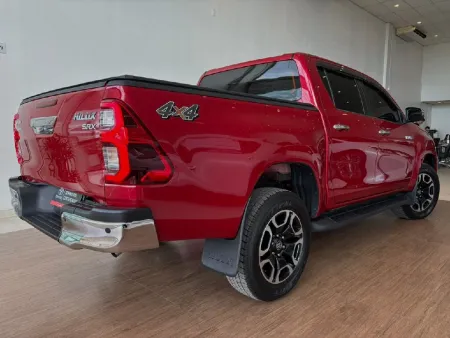 TOYOTA HILUX 2.8 D-4D TURBO DIESEL CD SRX 4X4 AUTOMÁTICO