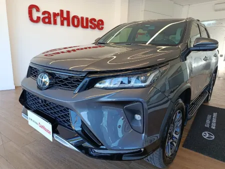 TOYOTA HILUX SW4 2.8 D-4D TURBO DIESEL DIAMOND 7L 4X4 AUTOMÁTICO