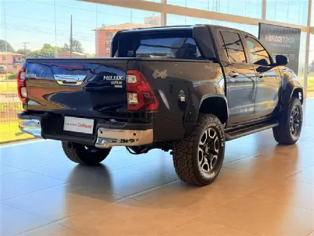 TOYOTA HILUX 2.8 D-4D TURBO DIESEL CD SRX PLUS 4X4 AUTOMÁTICO