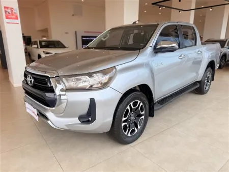TOYOTA HILUX 2.8 D-4D TURBO DIESEL CD SRV 4X4 AUTOMÁTICO