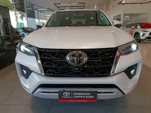 TOYOTA HILUX SW4 2024 - foto 2