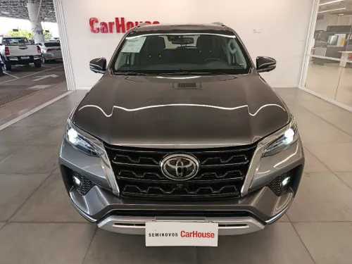 TOYOTA HILUX SW4 2024 - foto 2