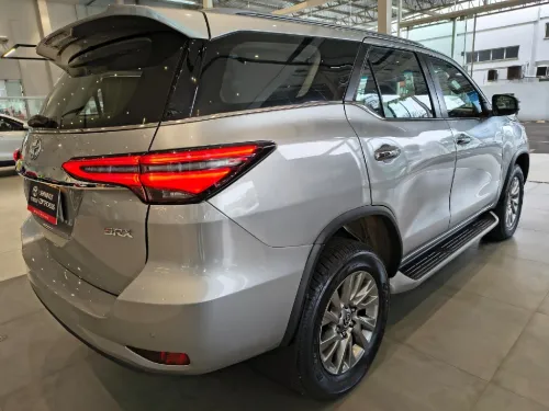 TOYOTA HILUX SW4 2024 - foto 3
